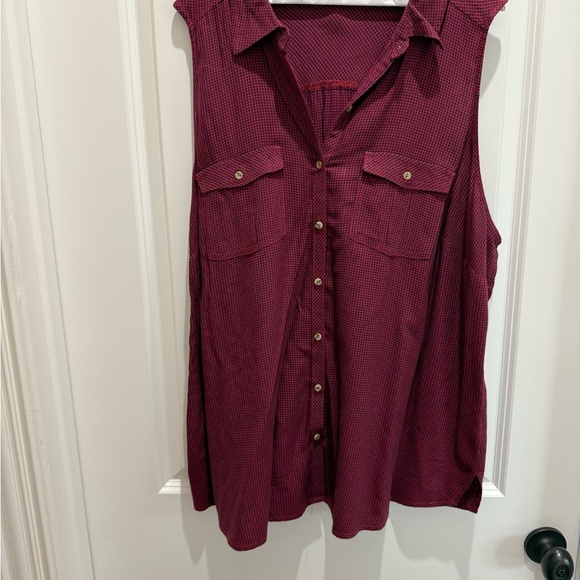 Sleeveless Burgundy Button-Up Women's Top - Picture 1 of 2